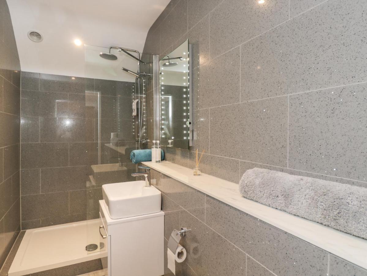 شقة Upper Annex كالني المظهر الخارجي الصورة